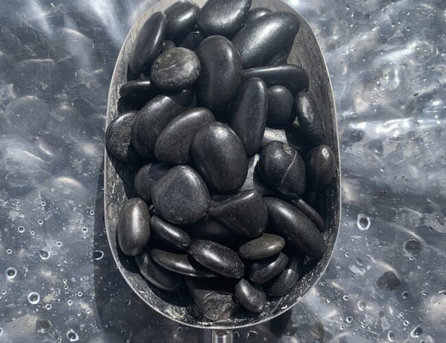 10 – 20MM Black Polished Pebbles – 20KG Bag