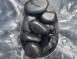 20 – 30MM Black Polished Pebbles – 20KG Bag